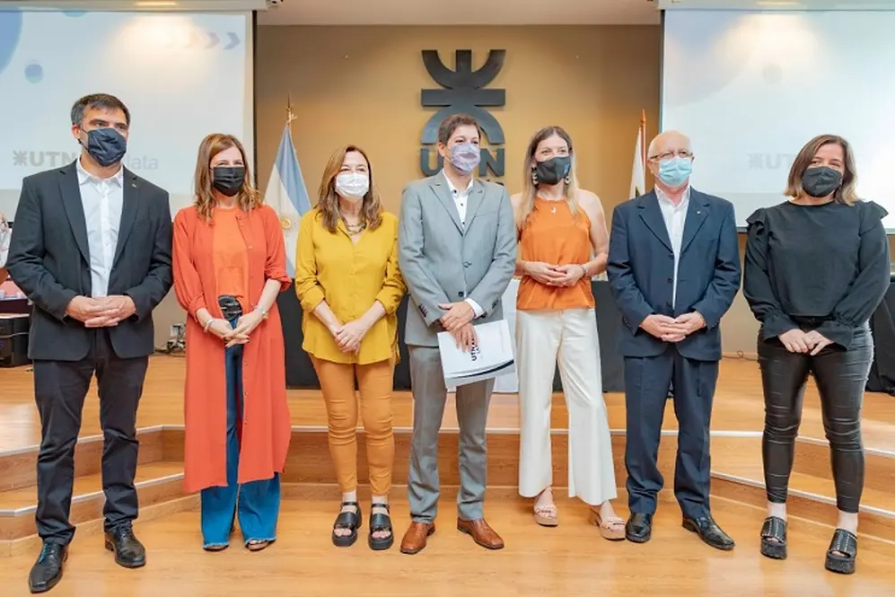 AySA acompañó a la primera ingeniera trans de la empresa en la rectificación de su título universitario