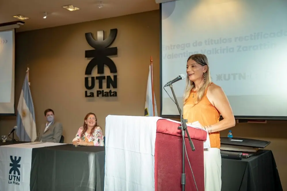 Valkiria Zarattin se graduó con segundo mejor promedio en 1990