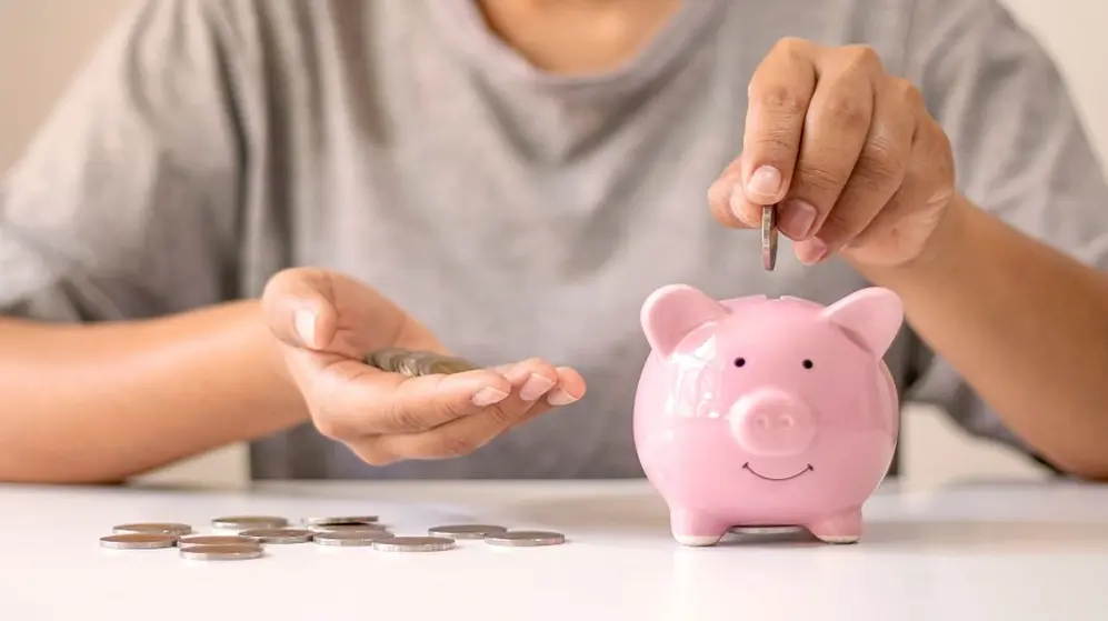 Las pesonas a veces confían los ahorros de toda su vida a estafadores. 