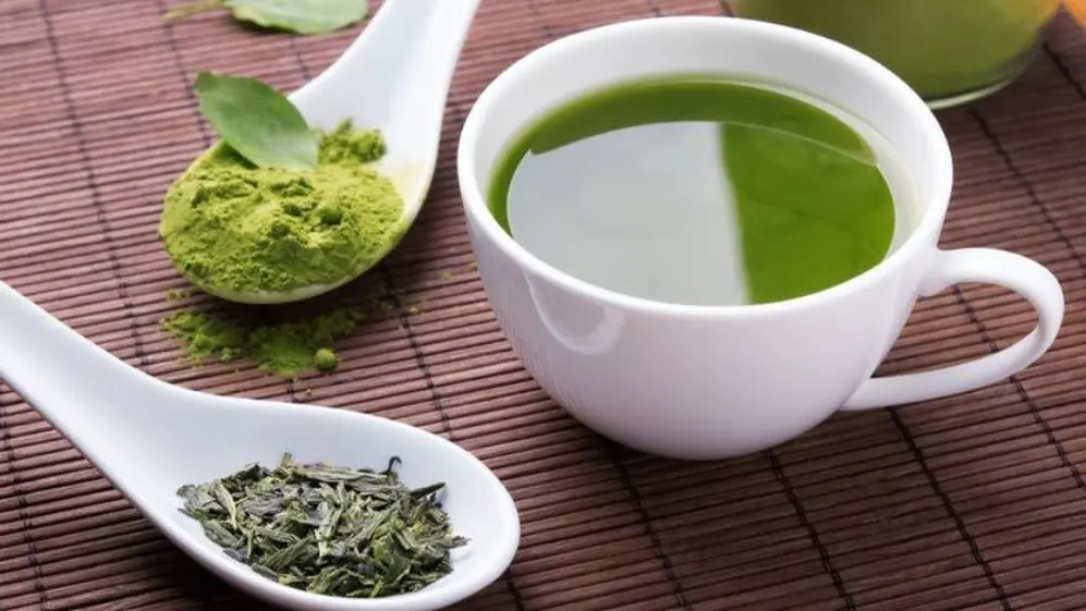 Para obtener los beneficios del té verde se aconseja consumir entre dos y cuatro tazas al día