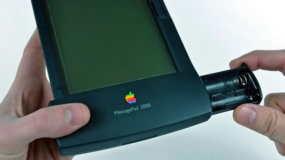 El Apple Newton se alimentaba a pilas.