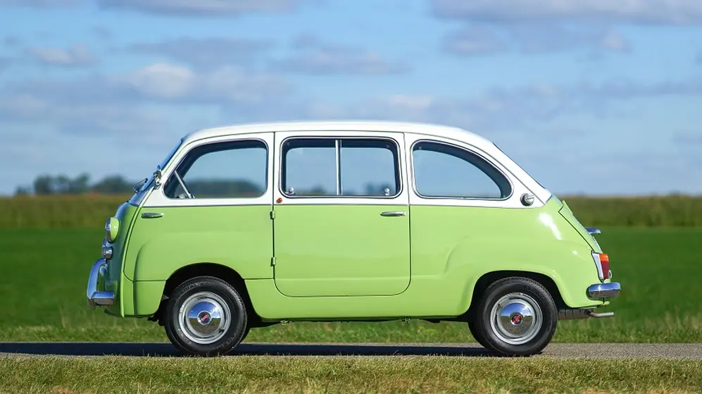 Fiat 600 Multipla, la versión para 6 pasajeros monovolumen.