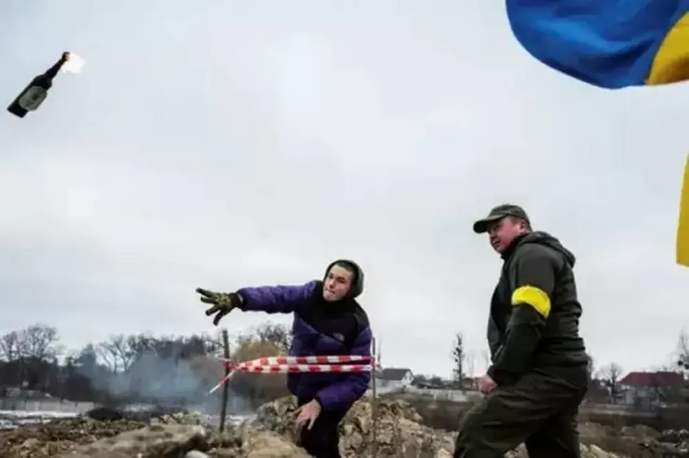 Algunos de estos civiles recurrieron a los llamados cócteles molotov