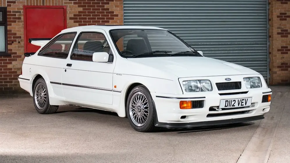 Ford Sierra, una edición exclusiva de color blanca.
