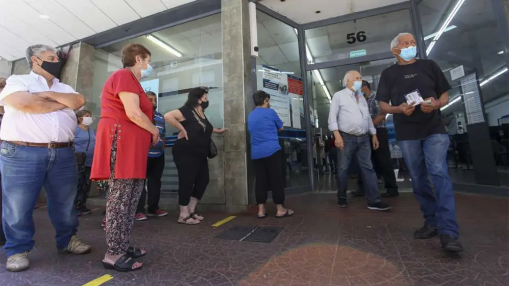El bono a jubilados y sectores vulnerables deteriora la situación fiscal y una suba de tasas profundiizaría esa inconsistencia, según Facimex