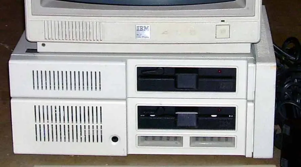 La IBM PCjr podía expandir sus capacidades en su segunda versión.