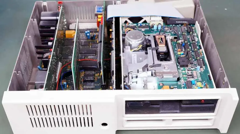 Interior de la IBM PCjr.