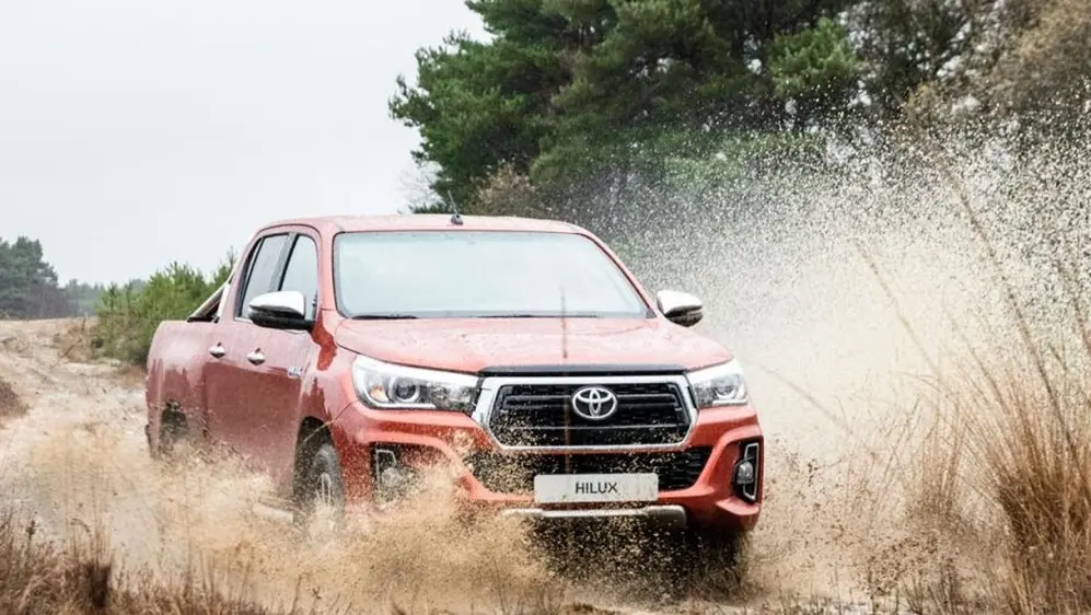 La Toyota Hilux aumentó $1 millón en pesos, pero bajó casi u$s5.000 al blue.
