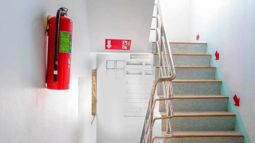 Los matafuegos deben estar en cada piso, a mano y con su recarga anual al día