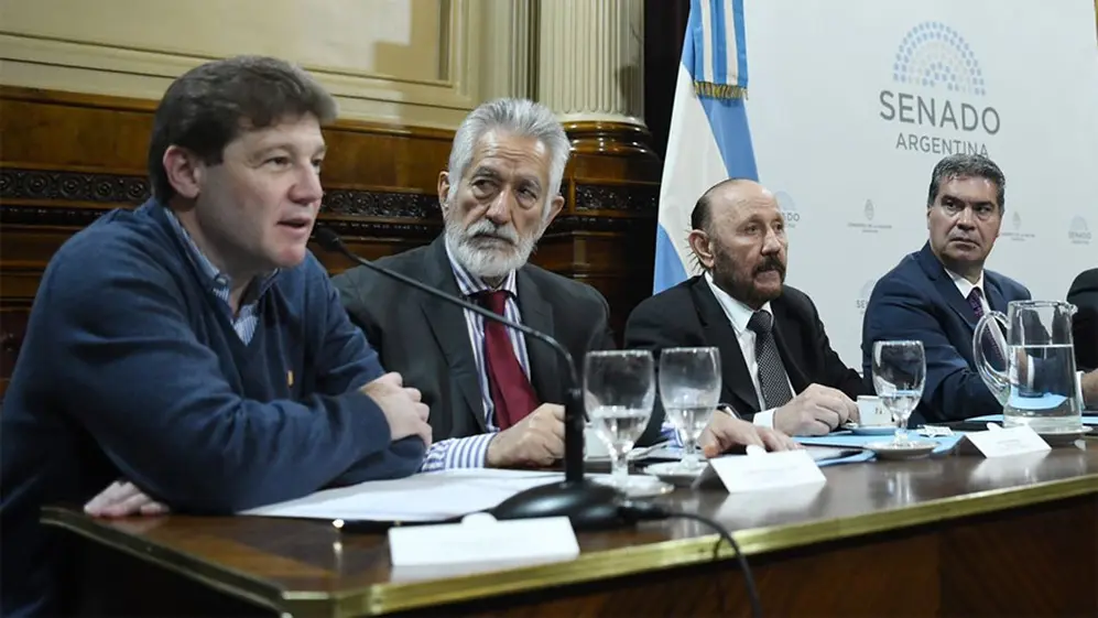 Los gobernadores del oficialismo impulsan la ampliación de la Corte Suprema.