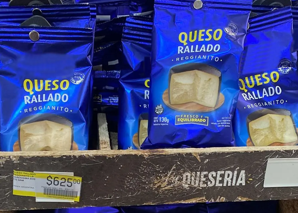 El paquete de 130 gramos de queso rayado ya cuesta 625 pesos en algunos supermercados