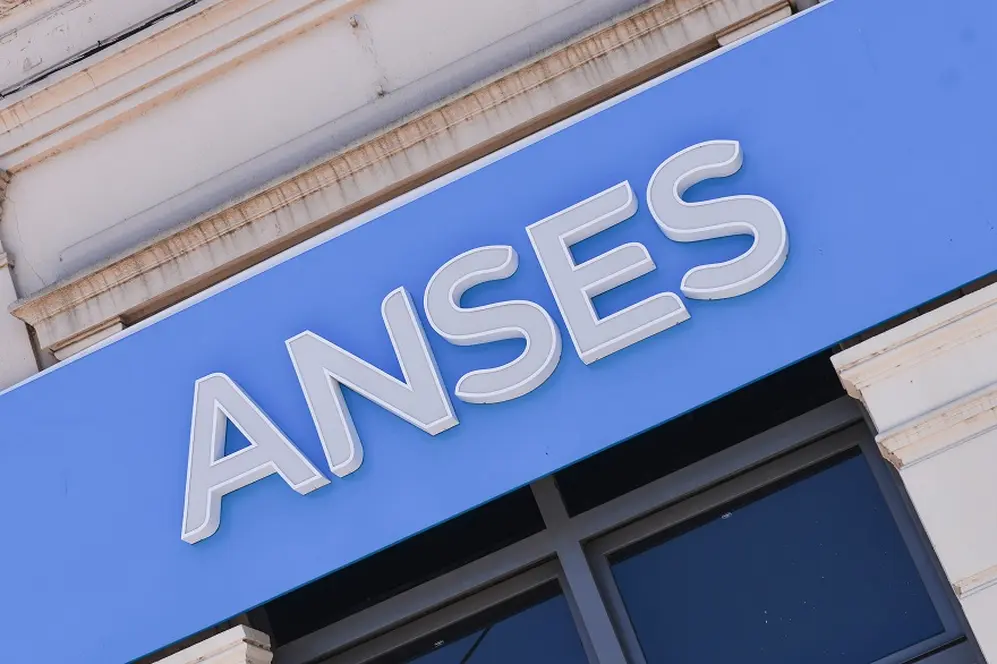 ANSES pagará tres bonos de hasta $7.000. Los beneficiarios de Potenciar Trabajo esperan un aumento. También cobrarán extra trabajadores formales