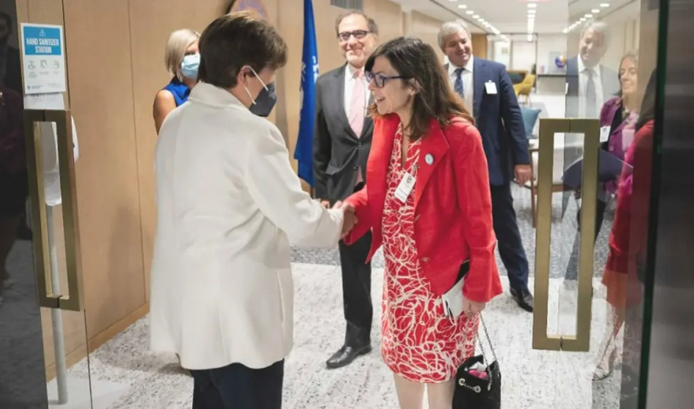 Uno de los objetivos del viaje de Batakis fue  presentarse ante la Directora Gerente del FMI Kristalina Georgieva
