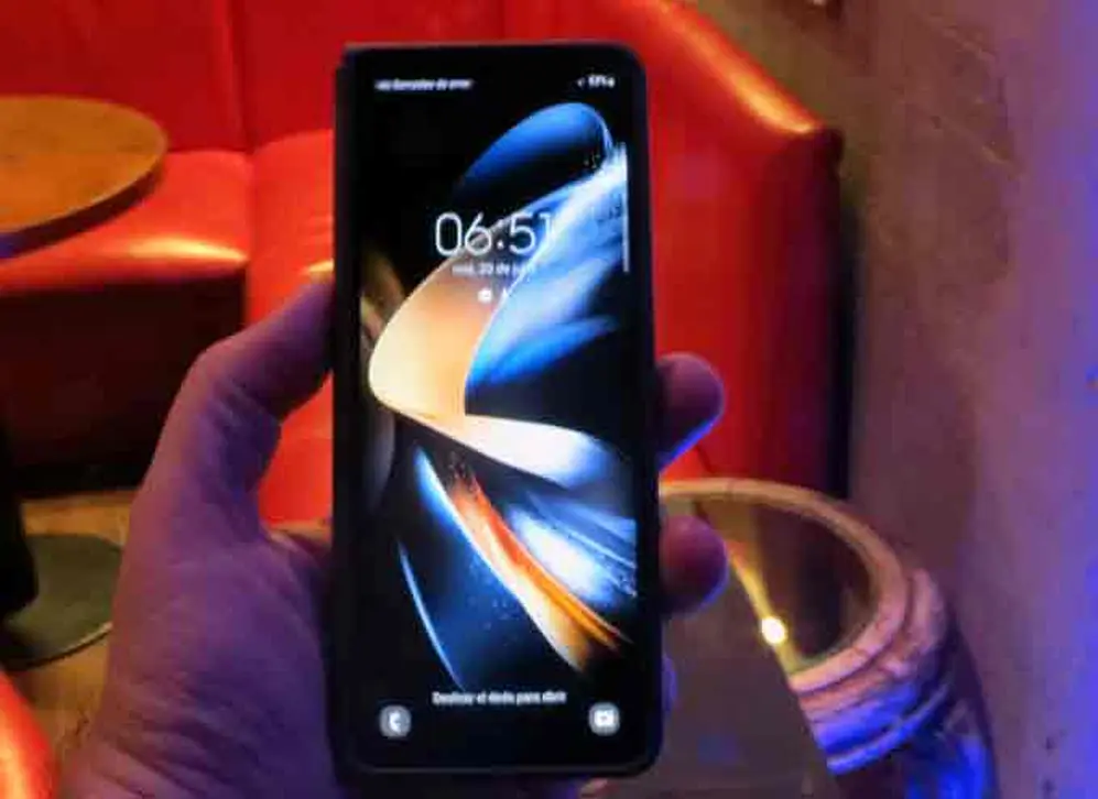 Samsung Galaxy Z Fold 4 plegado.