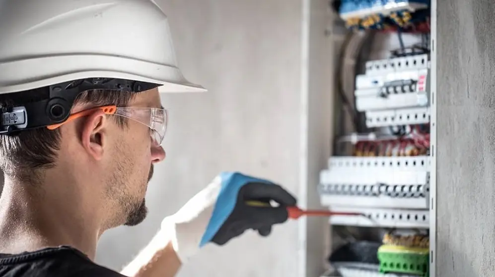 Tabla de costo mano de obra eléctrica 2022 Argentina: los precios varían según el trabajo.