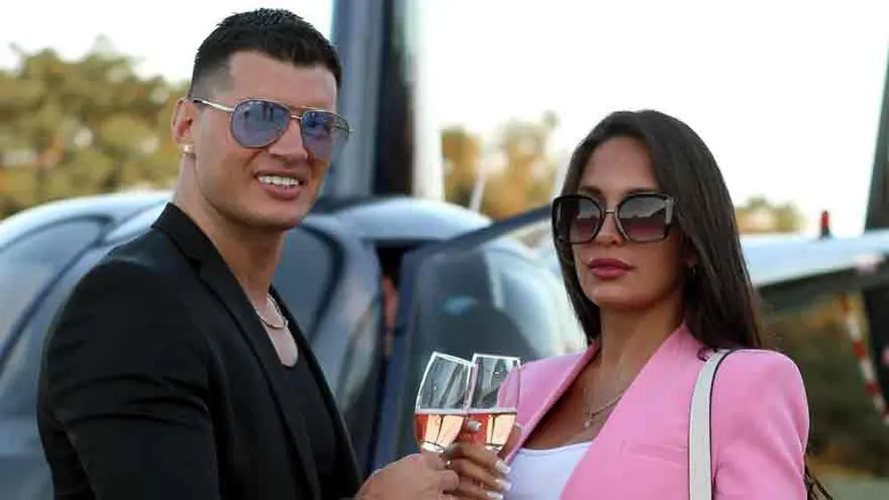 Mariano Morales junto a su pareja, Antonella, quien lo sostuvo en tiempos difíciles.