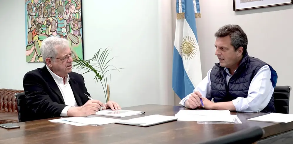 En el equipo económico encabezado por Sergio Massa definen modificaciones en el dólar tarjeta y analizan un dólar tecno para la economía del conocimiento
