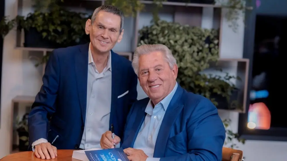 Daniel Colombo y John Maxwell en Uruguay