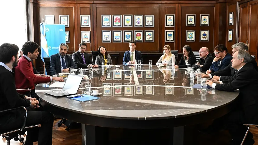 El secretario de Comercio, Matías Tombolini, se reunió con dirigentes de Panini y kiosqueros.