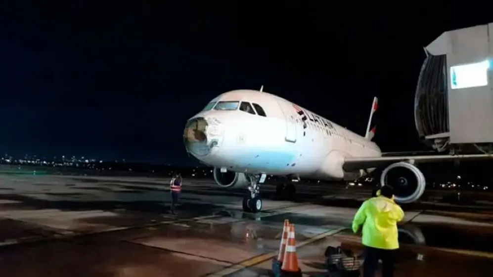 Ser Técnico Mecánico o Ingeniero en Aeronáutica es una buena carrera para trabajar en un aeropuerto