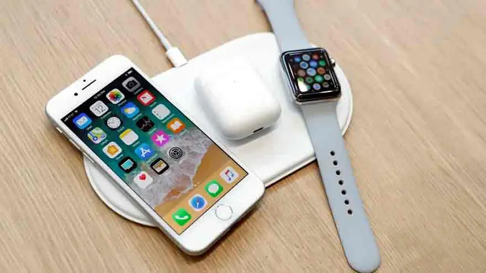 Apple prometía que AirPower cargaría en forma simultánea hasta 3 equipos.