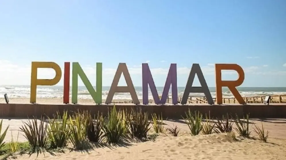 Llenar un changuito con algunos productos típicos que se compran en el verano cuesta