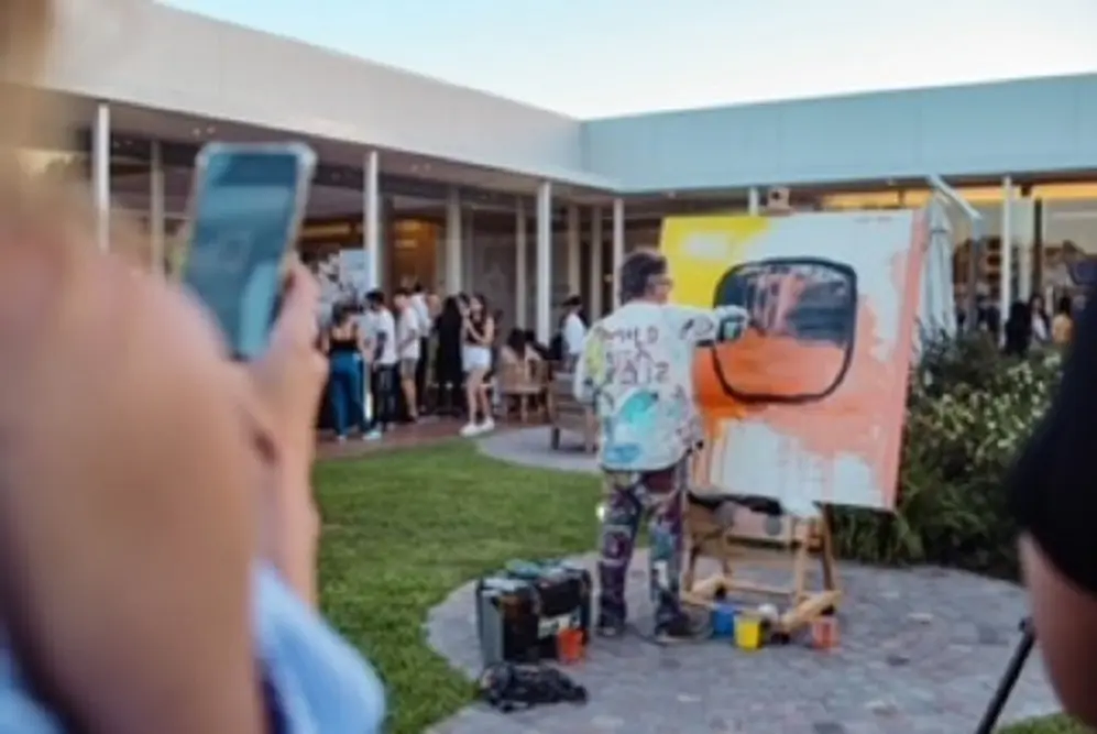  Grupo Ecipsa celebró el lanzamiento de la cuarta etapa con un sunset con intervenciones artísticas de la mano de Milo Lockett y Claudia Faena