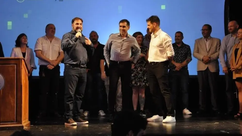 Ezequiel Tosco (micrófono en la mano), en un acto de la AGC.