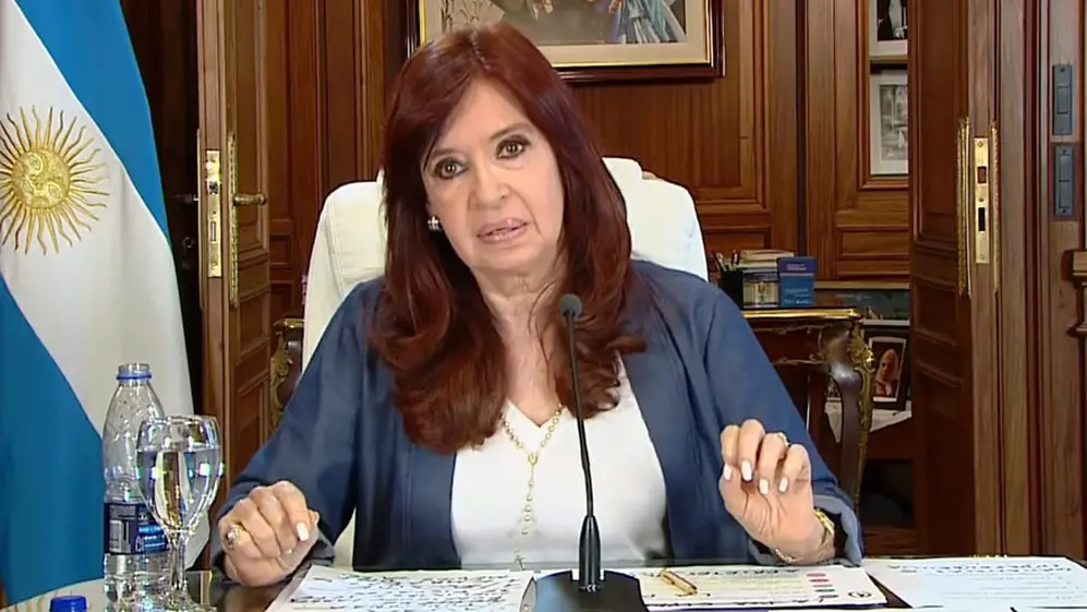 Cristina Kirchner dio positivo en Covid-19 y se posterga su reaparición pública tras la condena