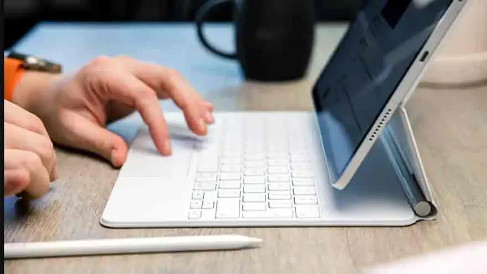 El iPad Pro 12.9 puede funcionar como una PC con el accesorio adecuado, como el Magic Keyboard.