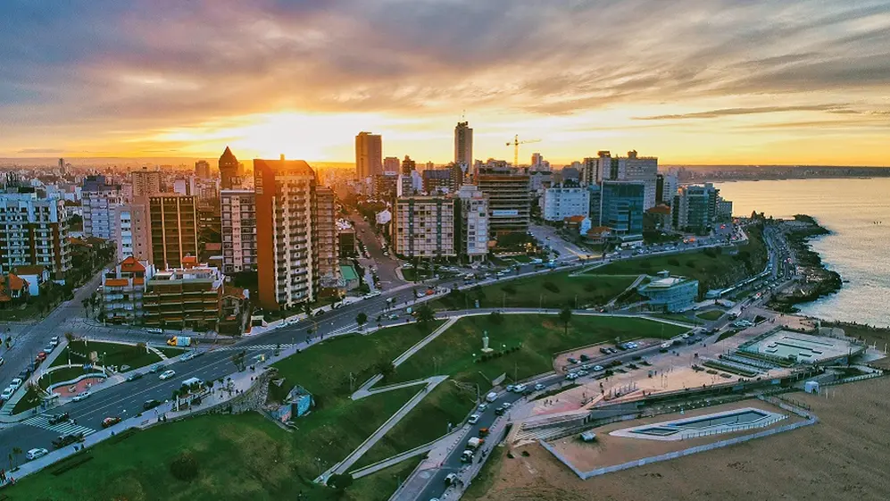 Para viajar a Mar del Plata el próximo fin de semana largo, una pareja gastaría unos 