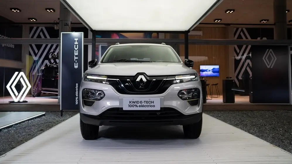 Los autos eléctricos chicos, como el Renault Kwid E-Tech, serán clave en la estrategia del grupo.