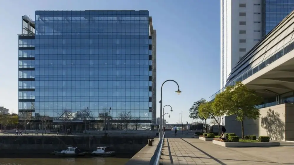 a empresa, también propietaria del edificio Plaza San Martín y de varias torres en Puerto Madero, 