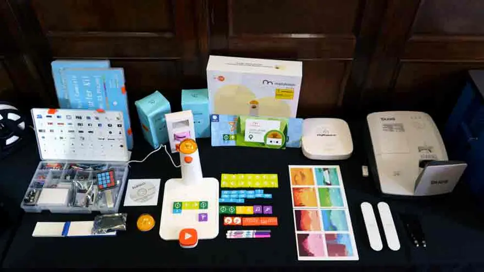 Kit de robótica que llegó a la Antártida.