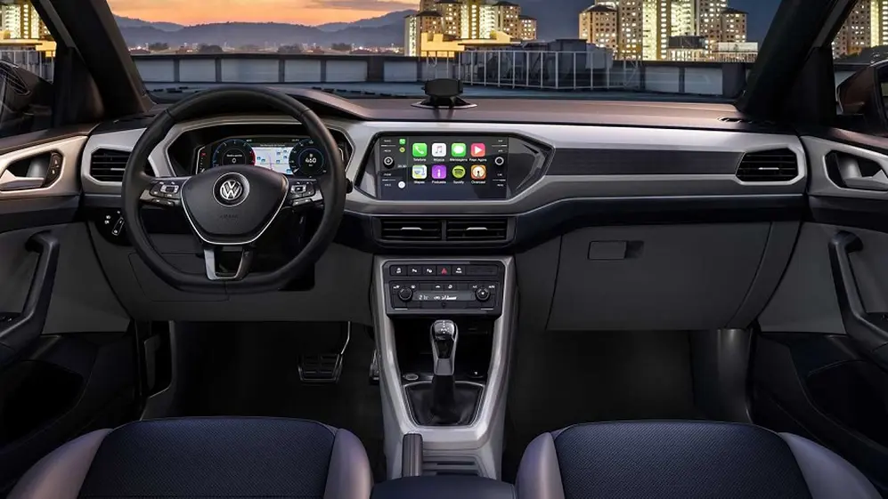 El interior del Volkswagen tiene mejor calidad.