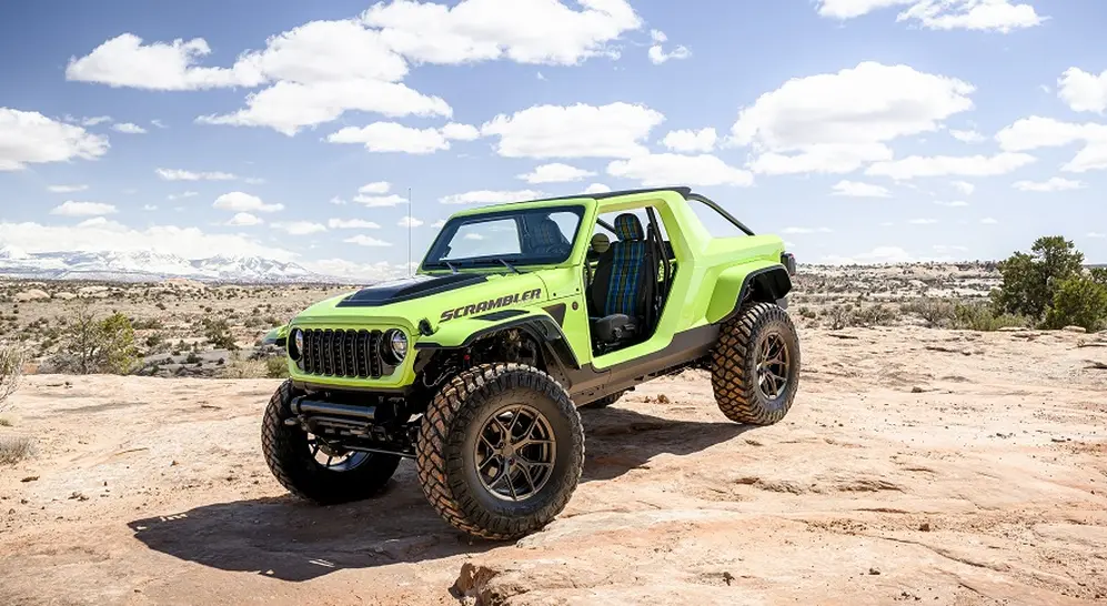 El verde furioso destaca al Jeep Scrambler.