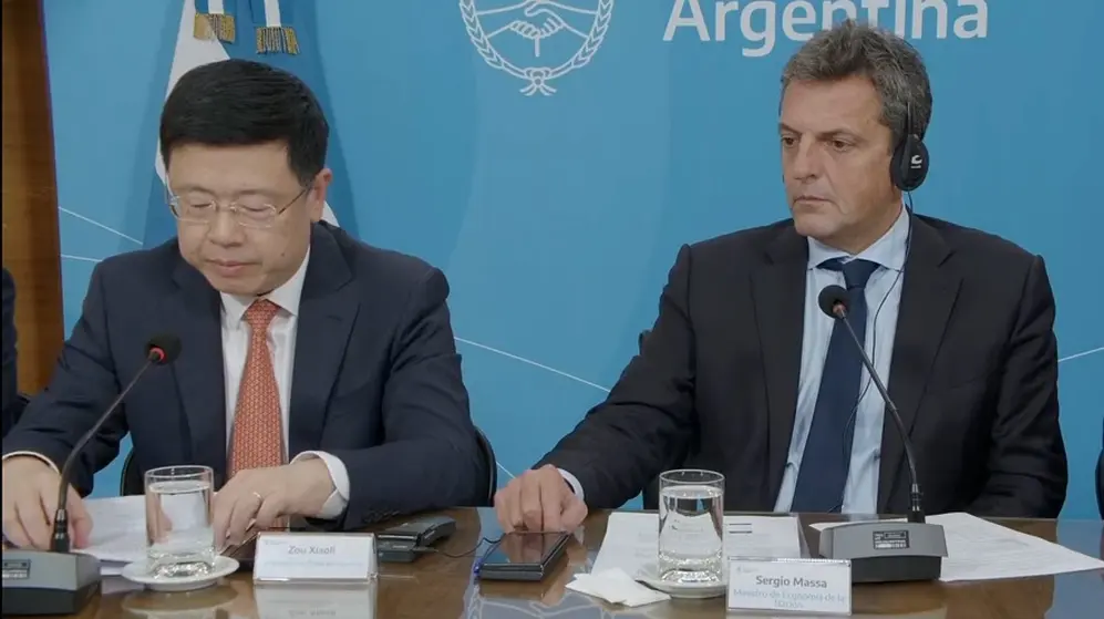 Massa con el embajador chino, 