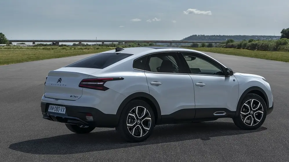 El techo con caída del nuevo Citroën es clave para el diseño.