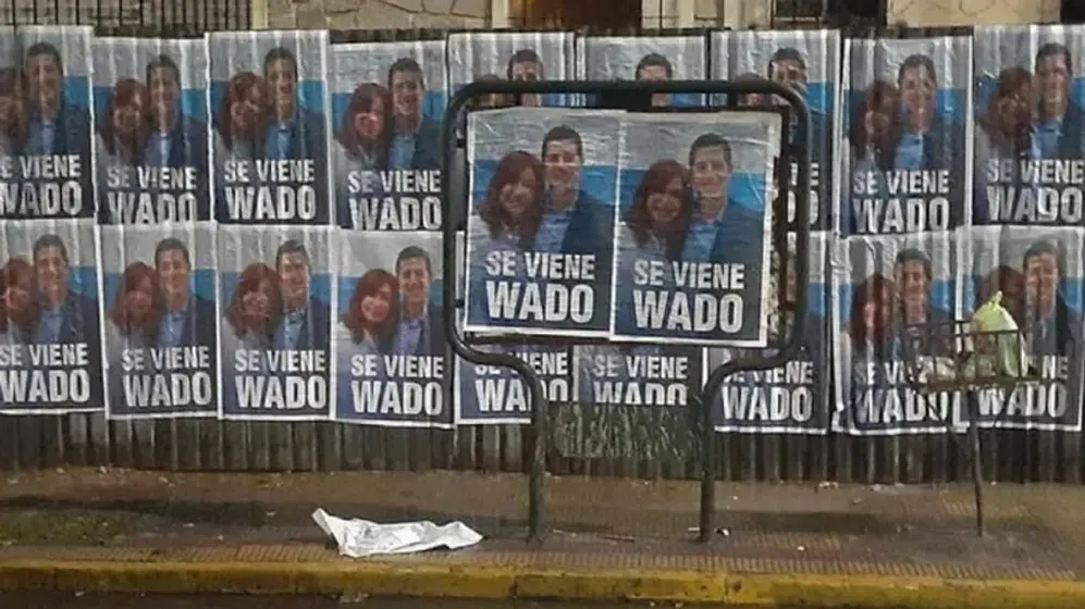 Los primeros carteles en las calles
