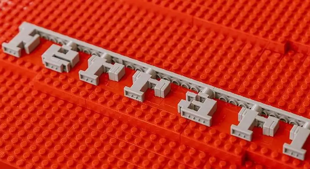 La Ferrari fue construida con más de 380.000 piezas de Lego.