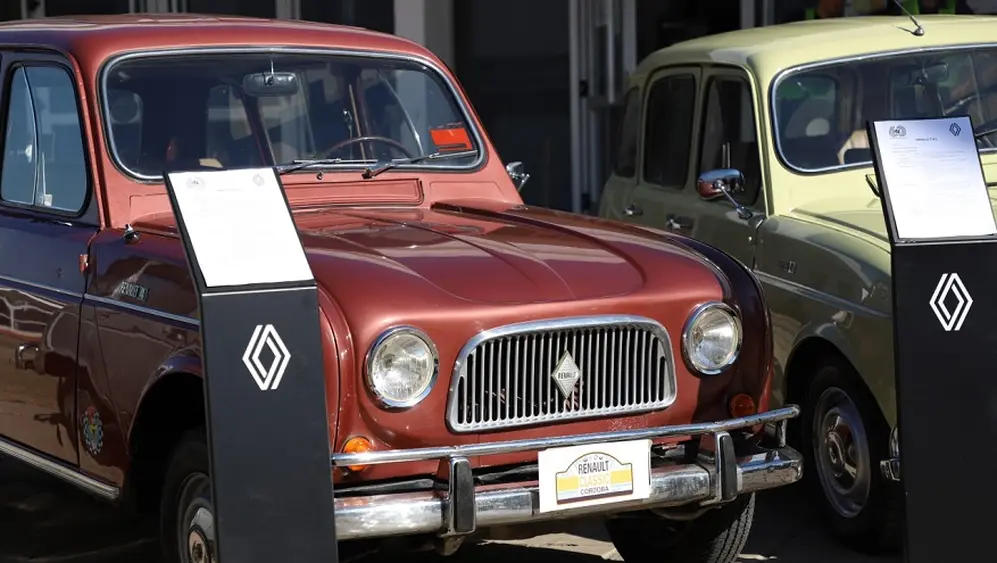 El renault 4 tuvo varias versiones para diferentes necesidades.