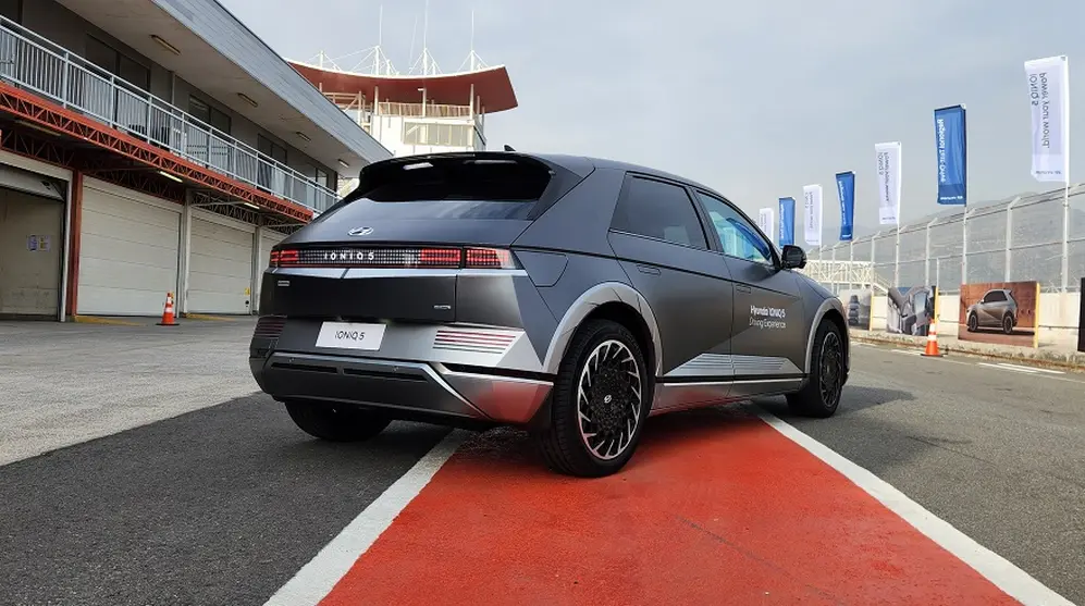 El Ioniq 5 a prueba en el autódromo.