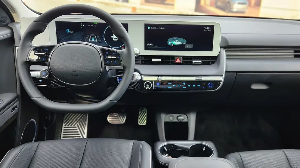 El interior del Ioniq es un despliegue puro de tecnología.
