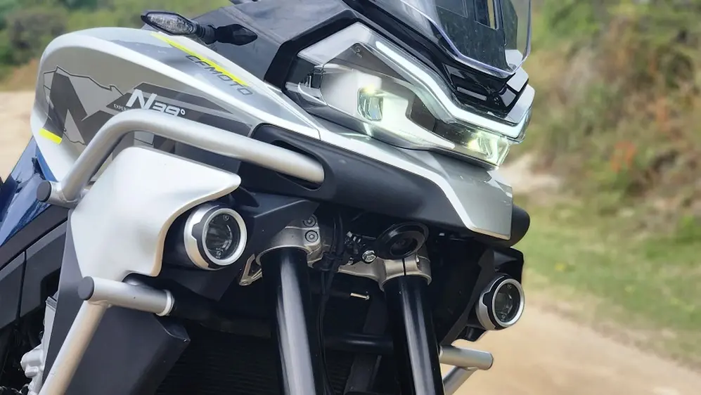 La suspensión le da a la moto un andar muy placentero.