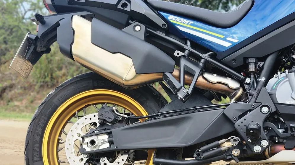 La moto es apta para ruta y se defiende en tierra.