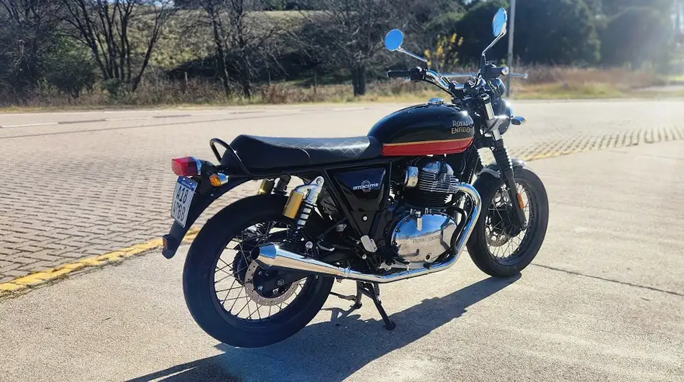 La moto Interceptor 650 tiene 47CV