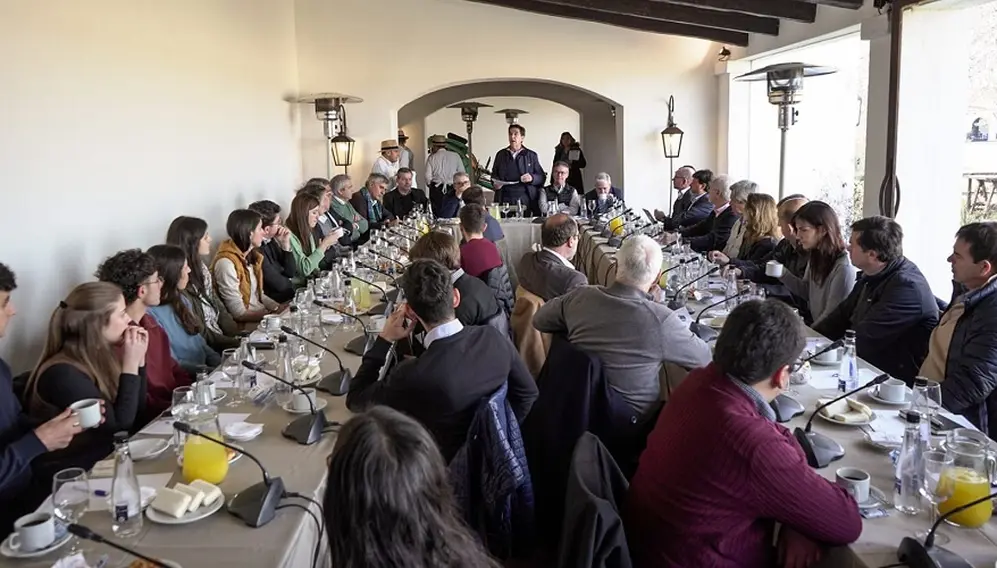Melconian encabezó un encuentro ante empresarios, en el marco