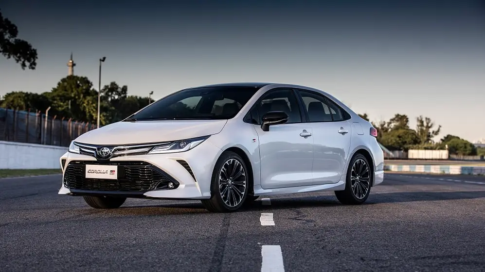 El Toyota Corolla GR-S saca ventaja en el diseño exterior.