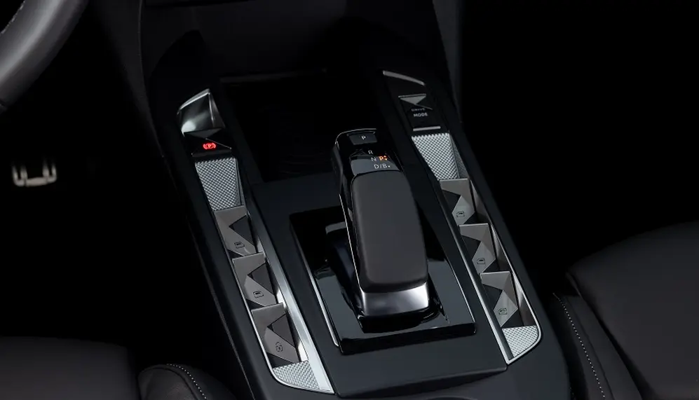 El DS 3 tiene motor 1.2L con caja automática de 8 velocidades.