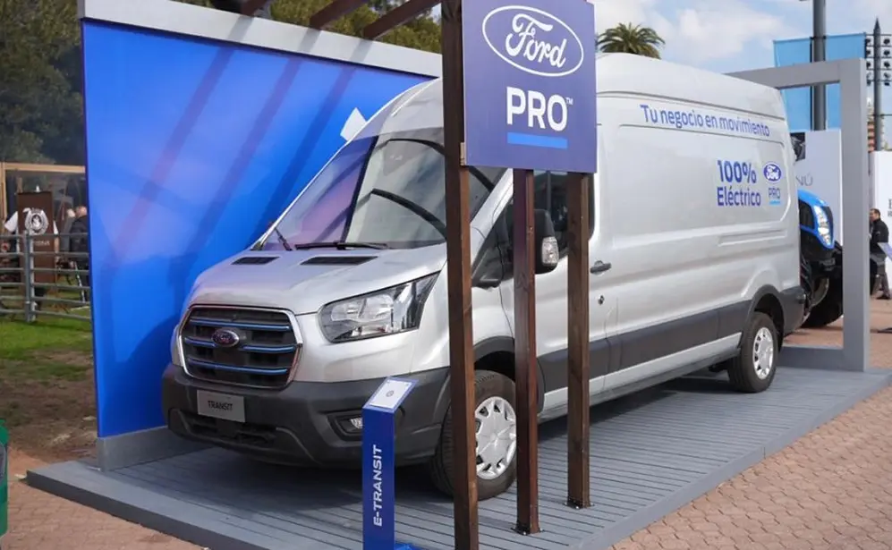 La e-Transit también está presente en La Rural.